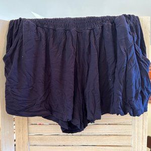 Serapine maternity navy shorts
